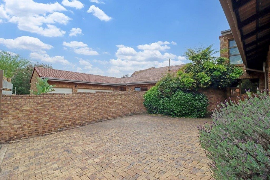 4 Bedroom Property for Sale in Dowerglen Ext 4 Gauteng