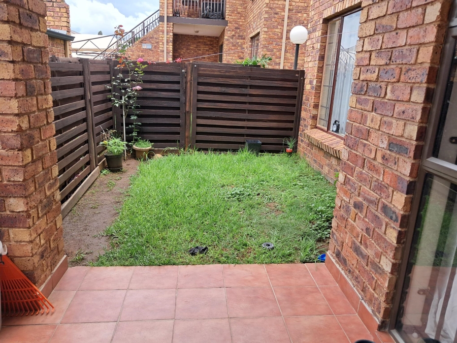 2 Bedroom Property for Sale in Sonneveld Gauteng