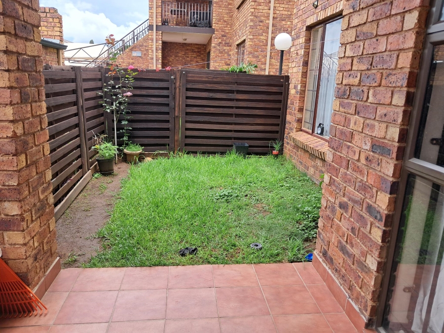 2 Bedroom Property for Sale in Sonneveld Gauteng