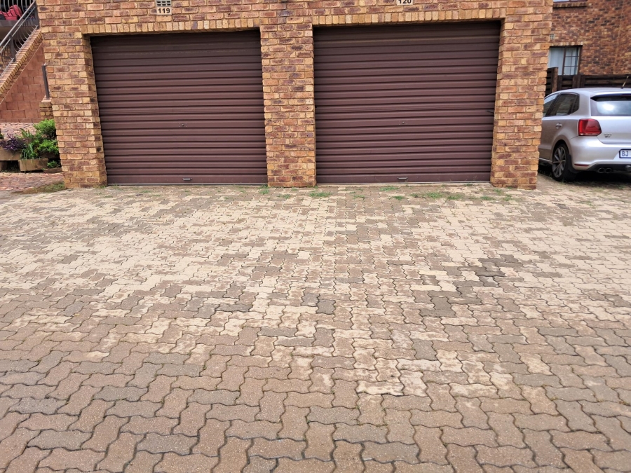 2 Bedroom Property for Sale in Sonneveld Gauteng