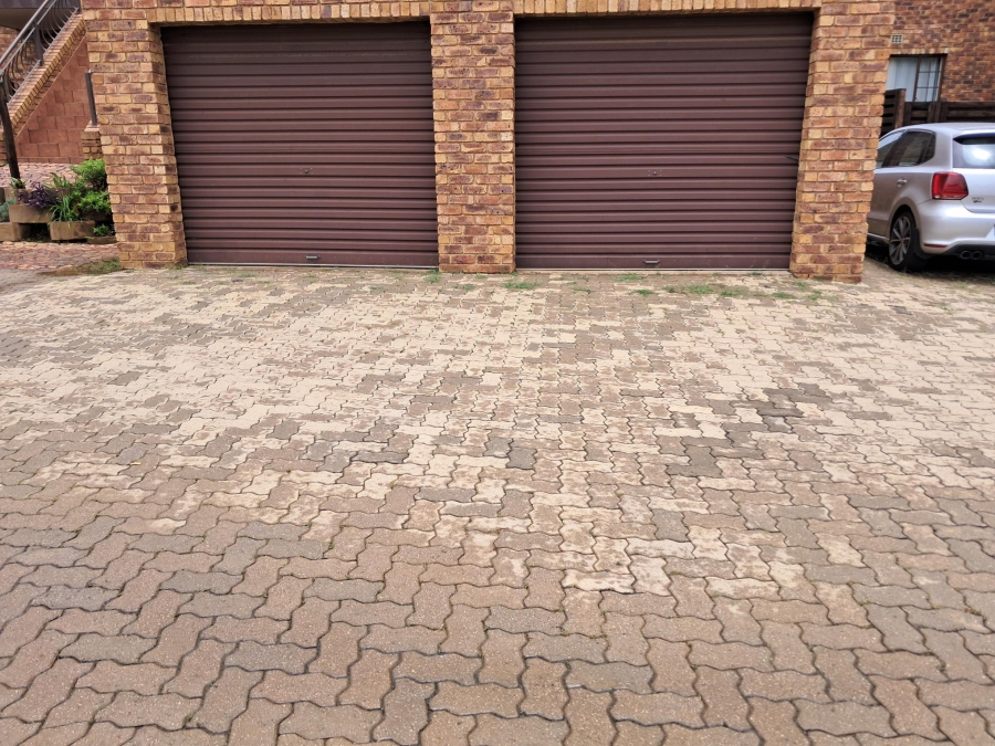 2 Bedroom Property for Sale in Sonneveld Gauteng