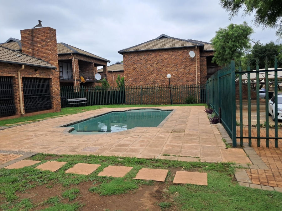 2 Bedroom Property for Sale in Sonneveld Gauteng