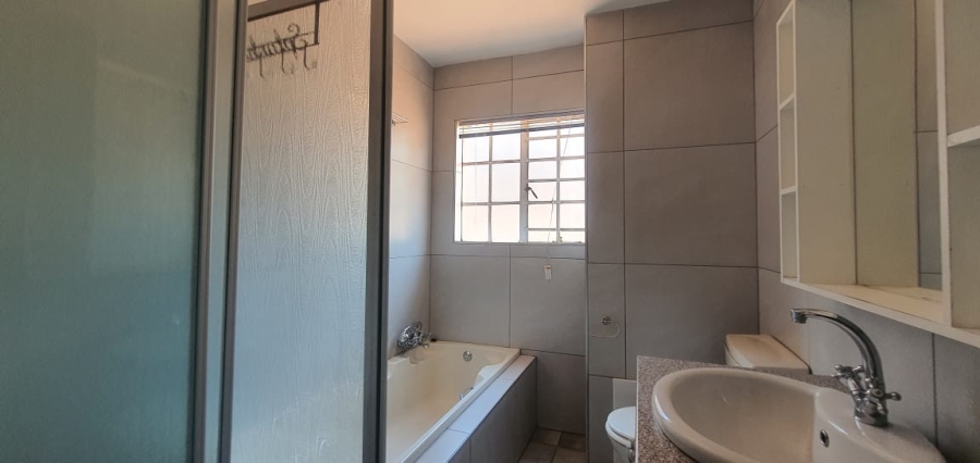 2 Bedroom Property for Sale in Lambton Gauteng