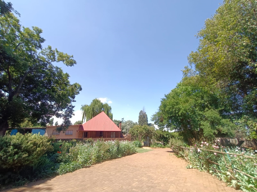 4 Bedroom Property for Sale in Unitas Park Gauteng
