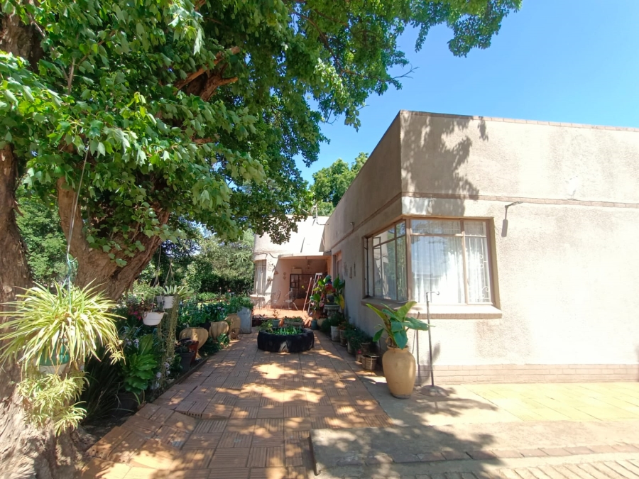 4 Bedroom Property for Sale in Unitas Park Gauteng