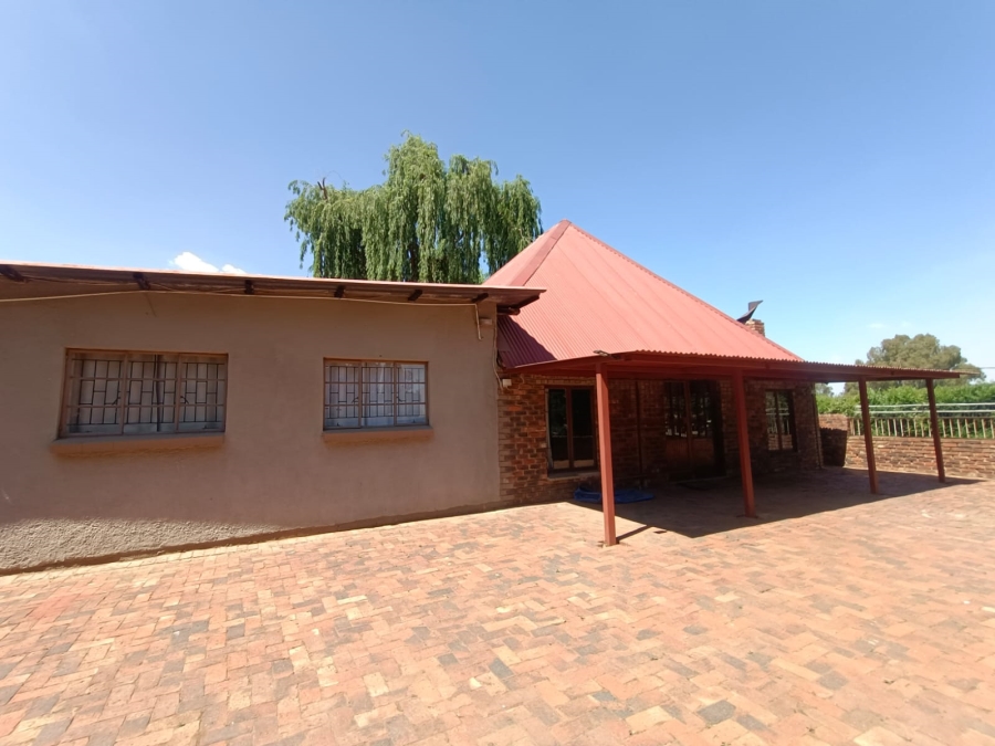 4 Bedroom Property for Sale in Unitas Park Gauteng