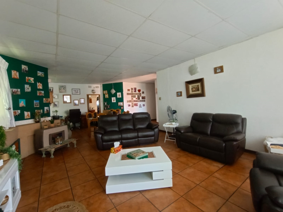 4 Bedroom Property for Sale in Unitas Park Gauteng