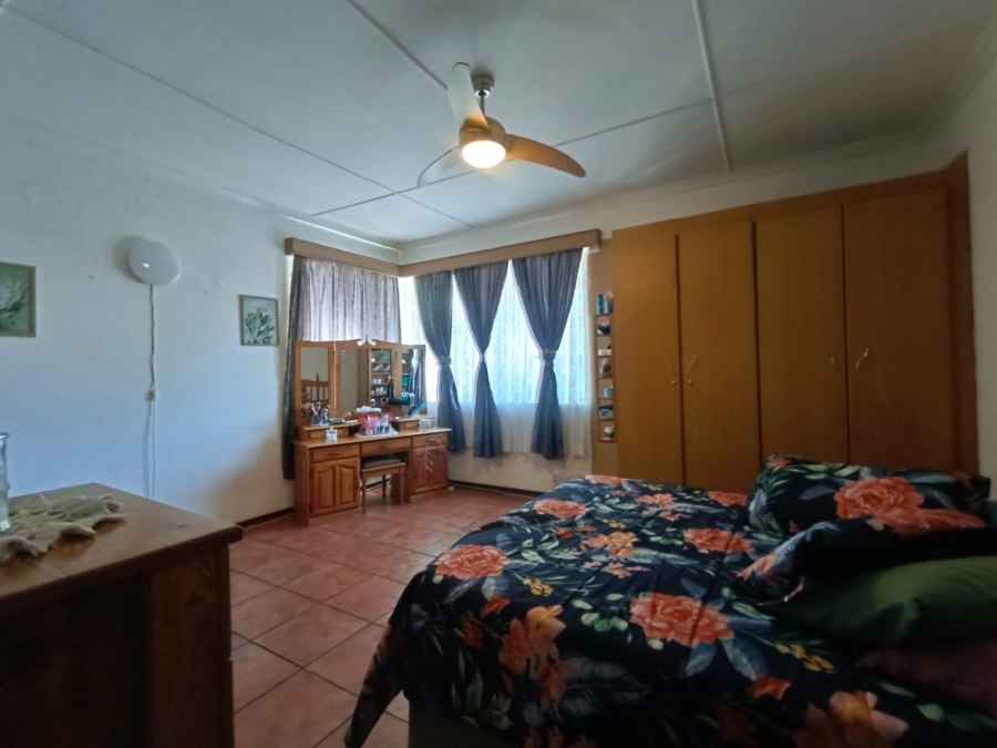 4 Bedroom Property for Sale in Unitas Park Gauteng