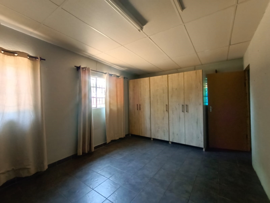 4 Bedroom Property for Sale in Unitas Park Gauteng
