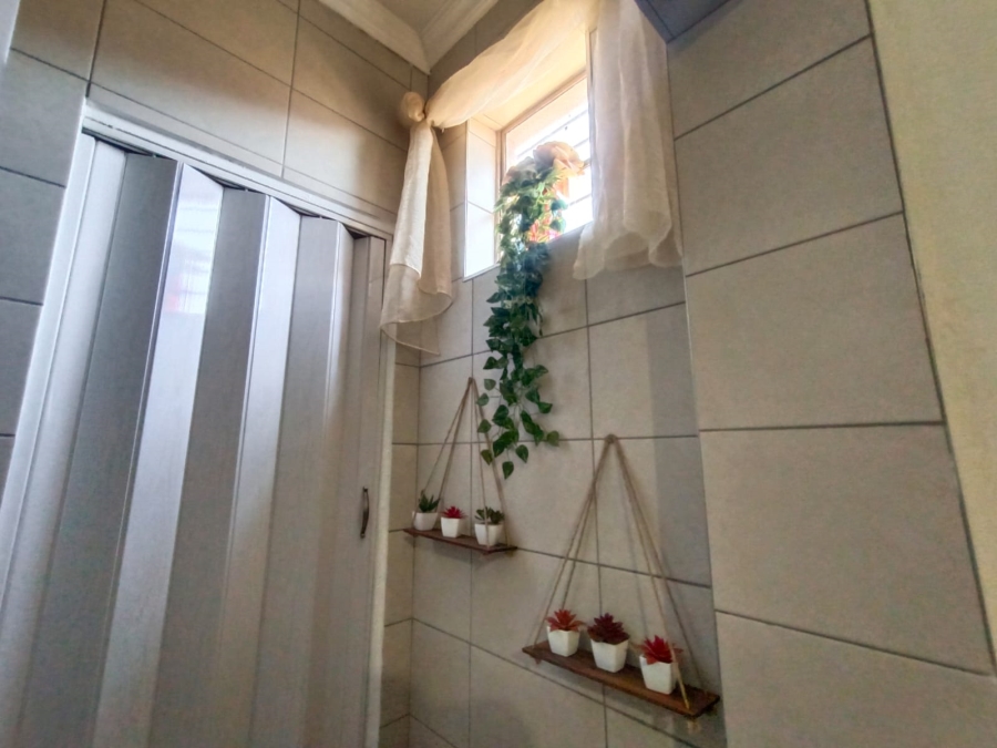 4 Bedroom Property for Sale in Unitas Park Gauteng