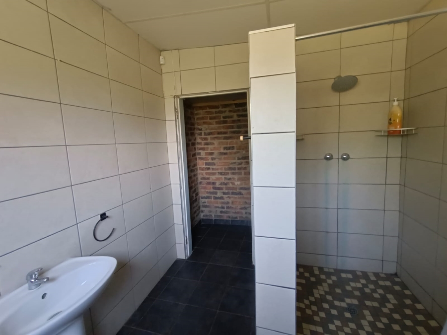 4 Bedroom Property for Sale in Unitas Park Gauteng