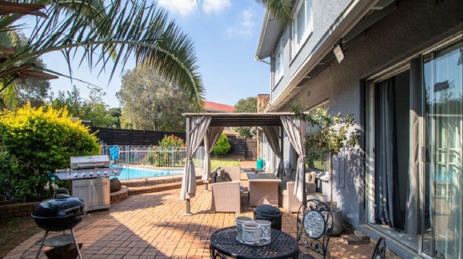 6 Bedroom Property for Sale in Dowerglen Gauteng