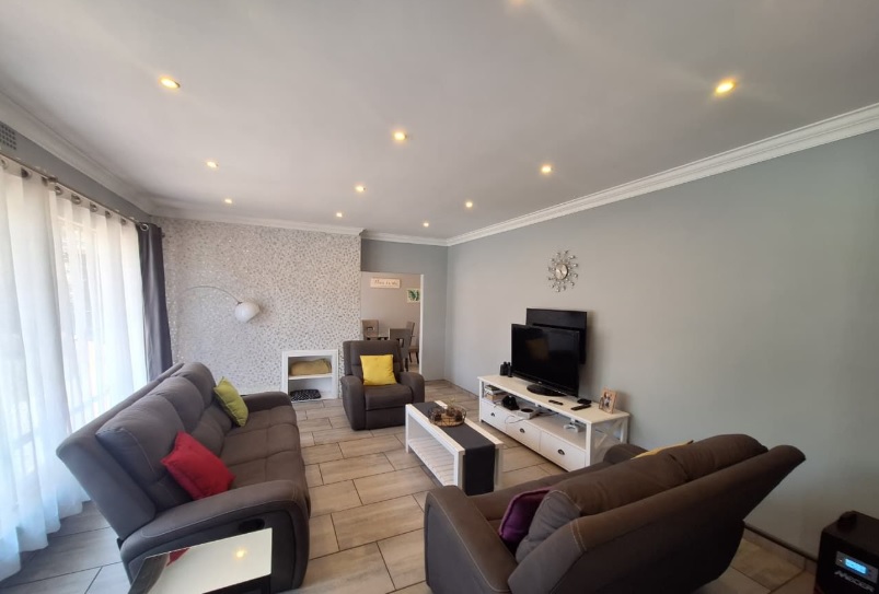 6 Bedroom Property for Sale in Dowerglen Gauteng