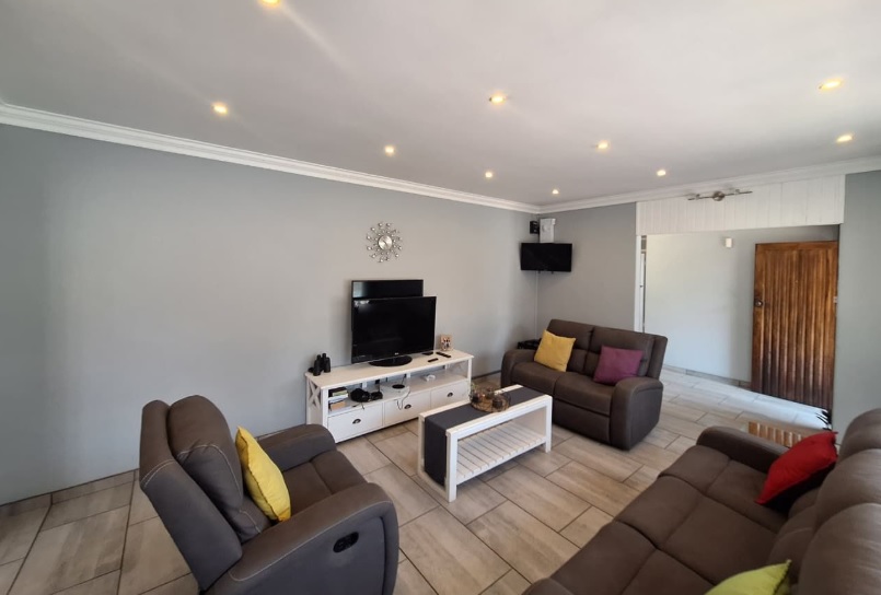 6 Bedroom Property for Sale in Dowerglen Gauteng
