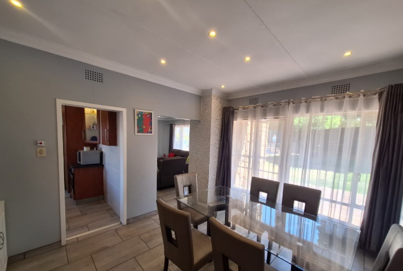 6 Bedroom Property for Sale in Dowerglen Gauteng
