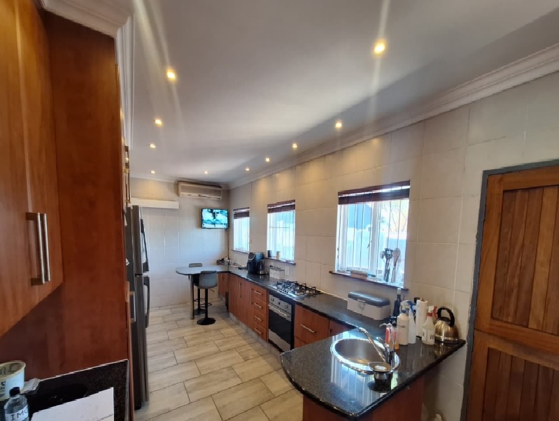 6 Bedroom Property for Sale in Dowerglen Gauteng