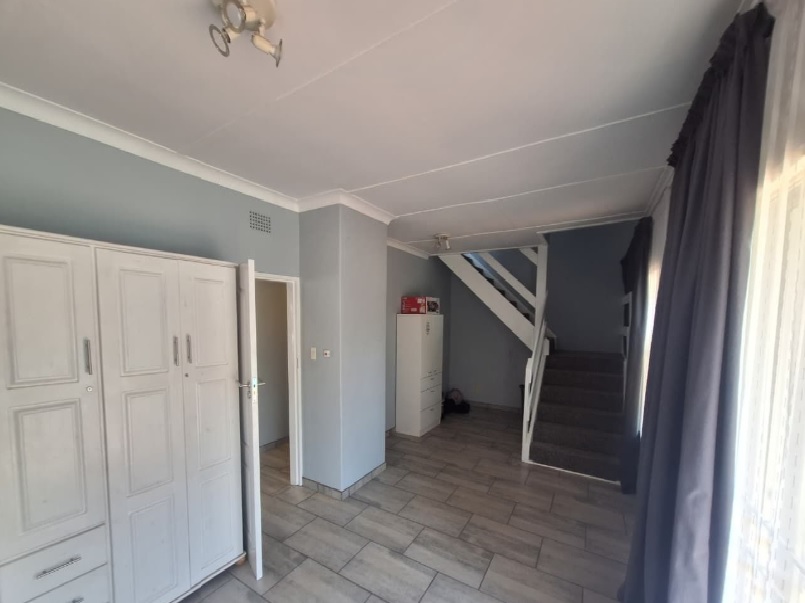 6 Bedroom Property for Sale in Dowerglen Gauteng