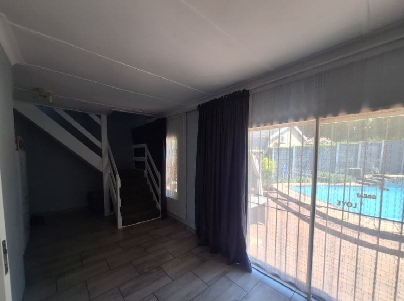6 Bedroom Property for Sale in Dowerglen Gauteng