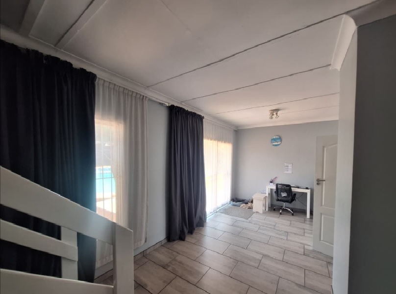 6 Bedroom Property for Sale in Dowerglen Gauteng