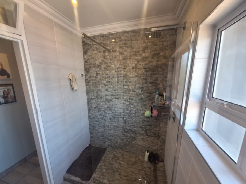 6 Bedroom Property for Sale in Dowerglen Gauteng
