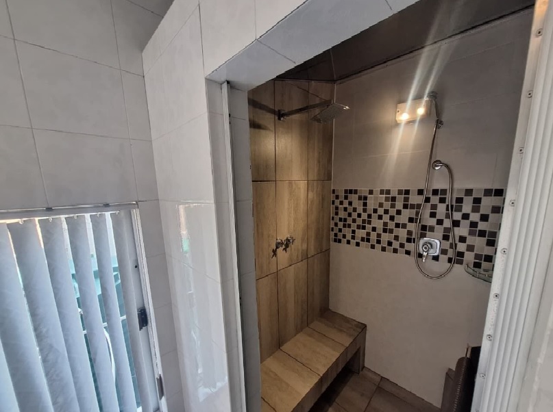 6 Bedroom Property for Sale in Dowerglen Gauteng