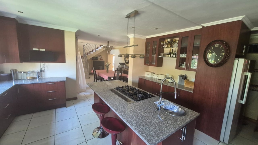 5 Bedroom Property for Sale in Rooihuiskraal Gauteng