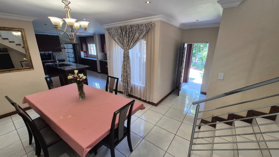 5 Bedroom Property for Sale in Rooihuiskraal Gauteng
