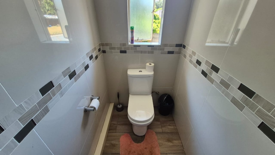 5 Bedroom Property for Sale in Rooihuiskraal Gauteng