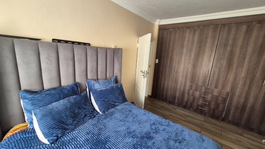 5 Bedroom Property for Sale in Rooihuiskraal Gauteng