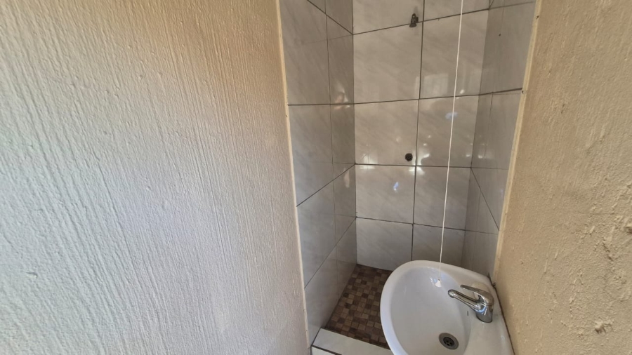 5 Bedroom Property for Sale in Rooihuiskraal Gauteng
