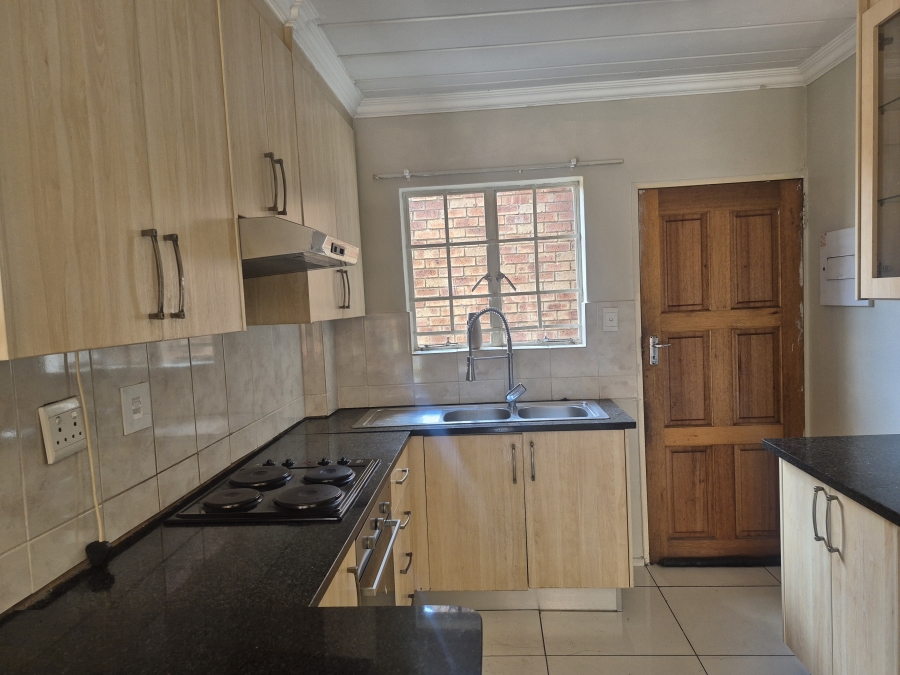 To Let 2 Bedroom Property for Rent in Noordwyk Gauteng