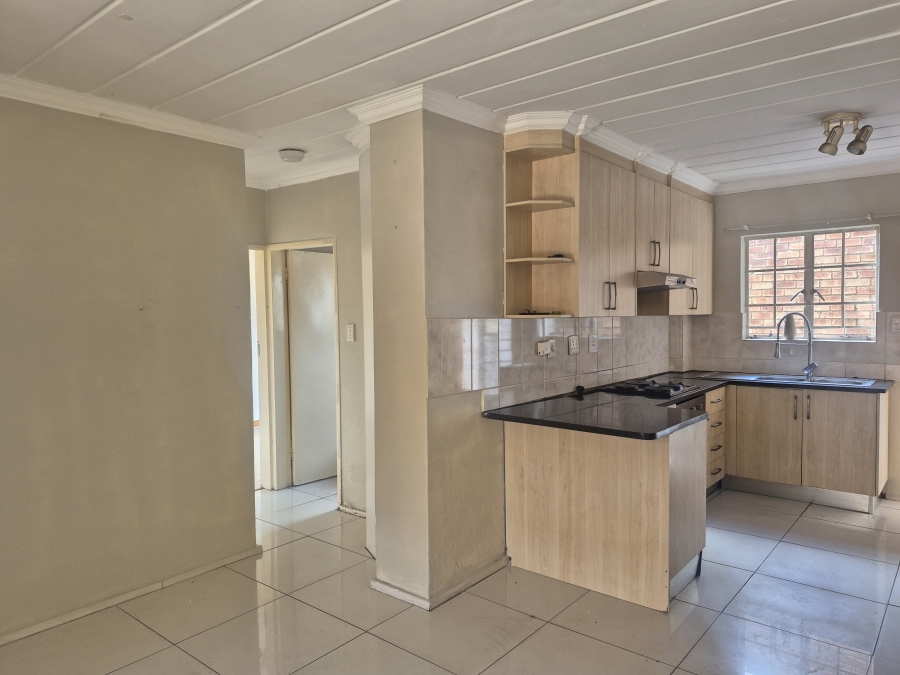 To Let 2 Bedroom Property for Rent in Noordwyk Gauteng