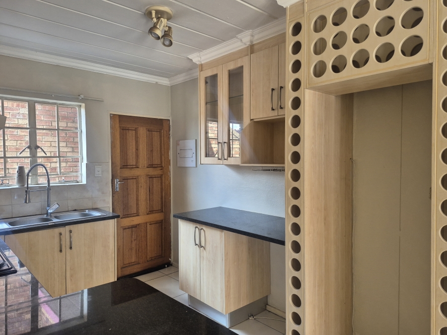 To Let 2 Bedroom Property for Rent in Noordwyk Gauteng