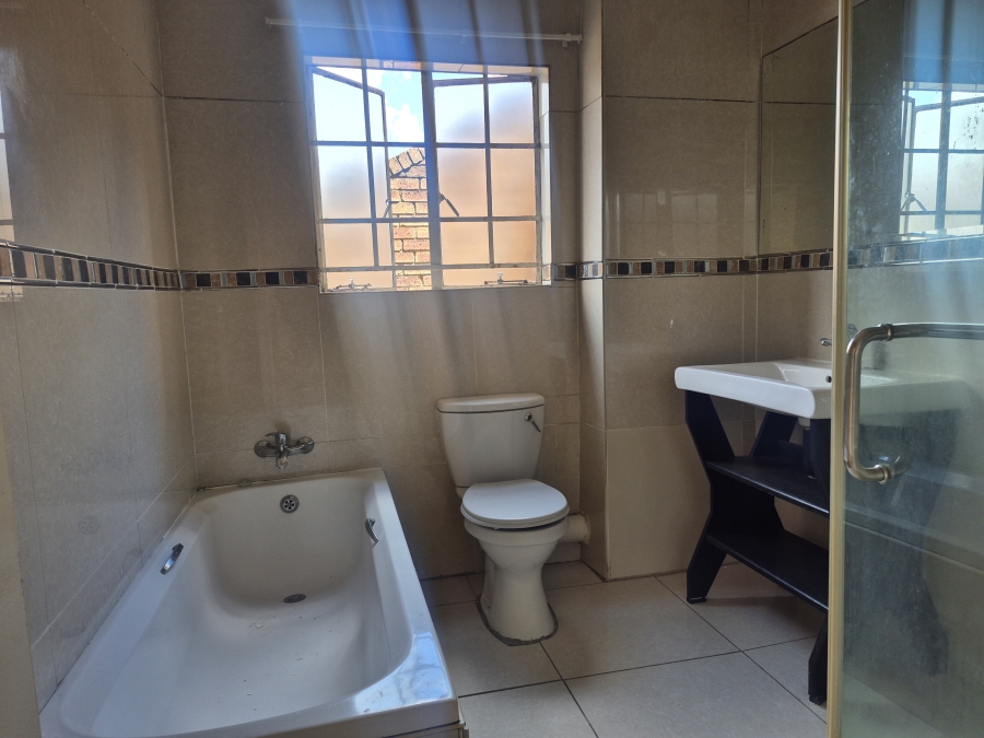 To Let 2 Bedroom Property for Rent in Noordwyk Gauteng