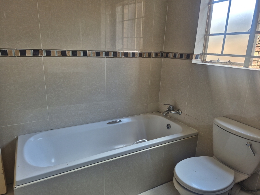 To Let 2 Bedroom Property for Rent in Noordwyk Gauteng