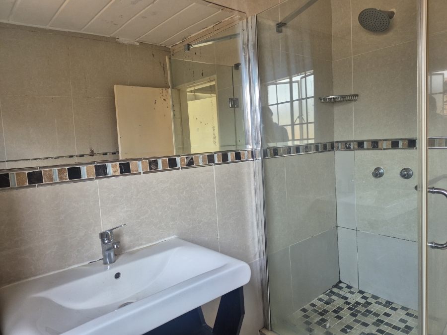 To Let 2 Bedroom Property for Rent in Noordwyk Gauteng