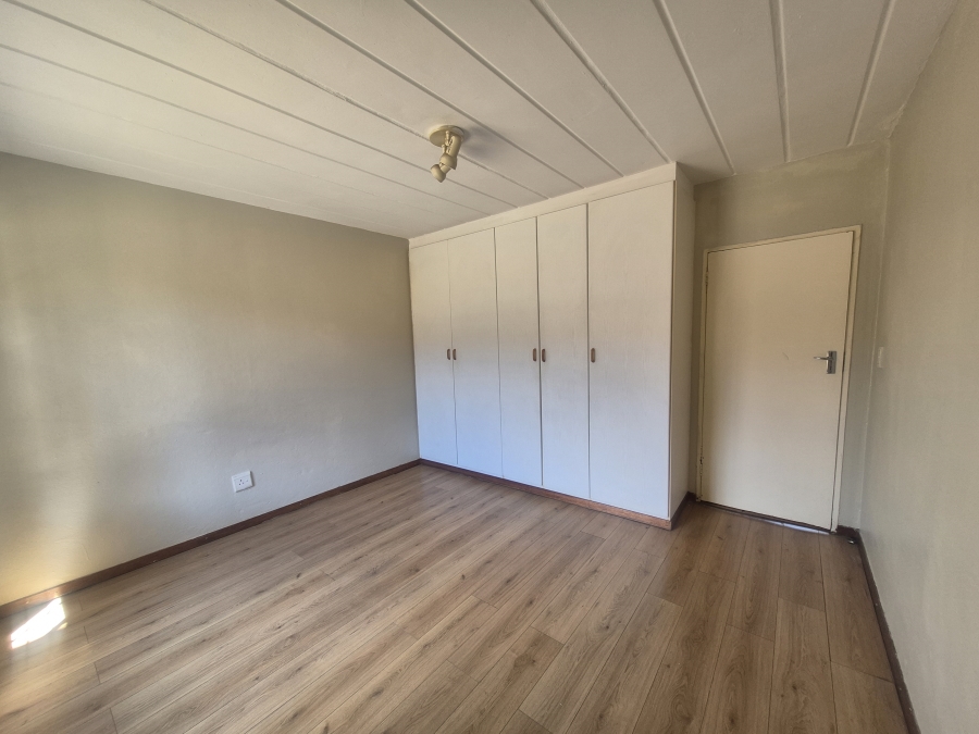To Let 2 Bedroom Property for Rent in Noordwyk Gauteng