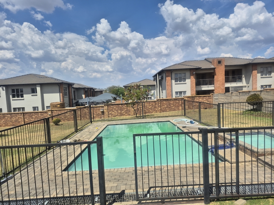 To Let 2 Bedroom Property for Rent in Noordwyk Gauteng