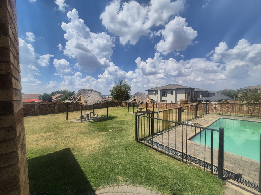 To Let 2 Bedroom Property for Rent in Noordwyk Gauteng