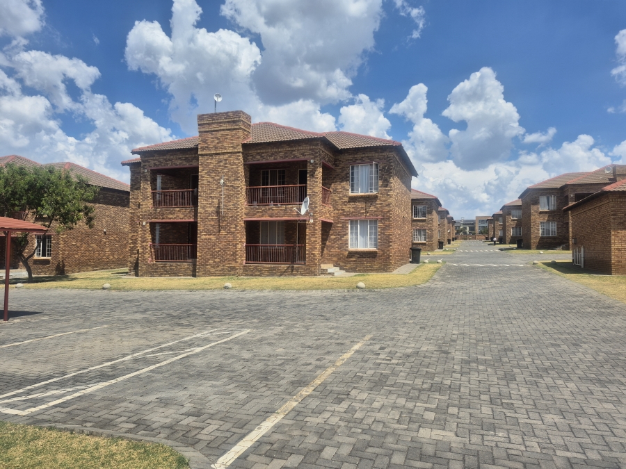 To Let 2 Bedroom Property for Rent in Noordwyk Gauteng