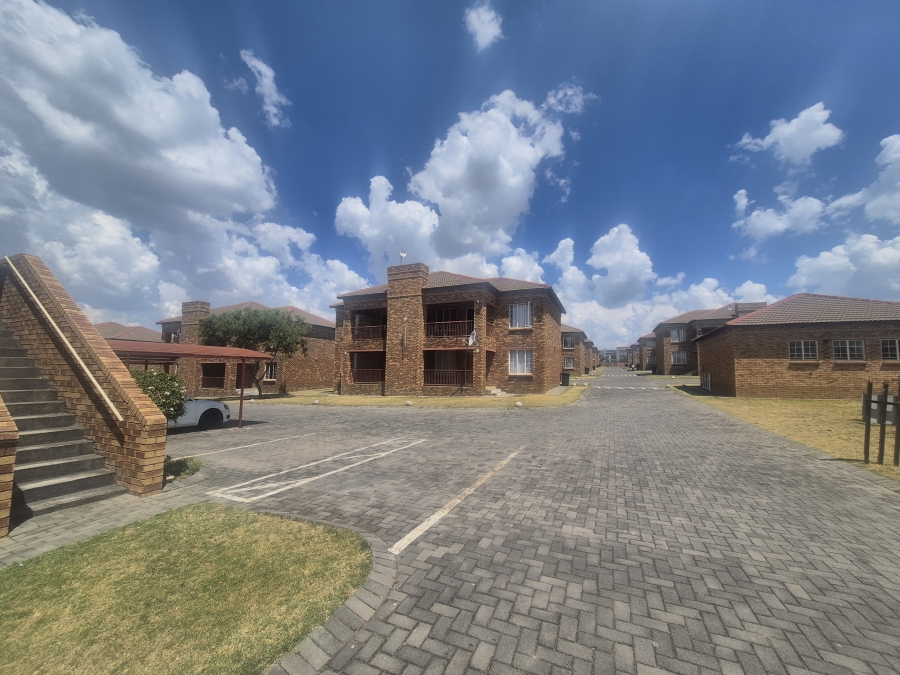 To Let 2 Bedroom Property for Rent in Noordwyk Gauteng
