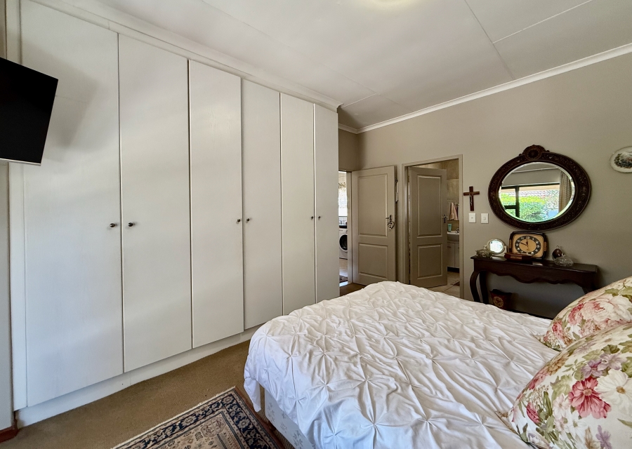 1 Bedroom Property for Sale in The Retreat Gauteng