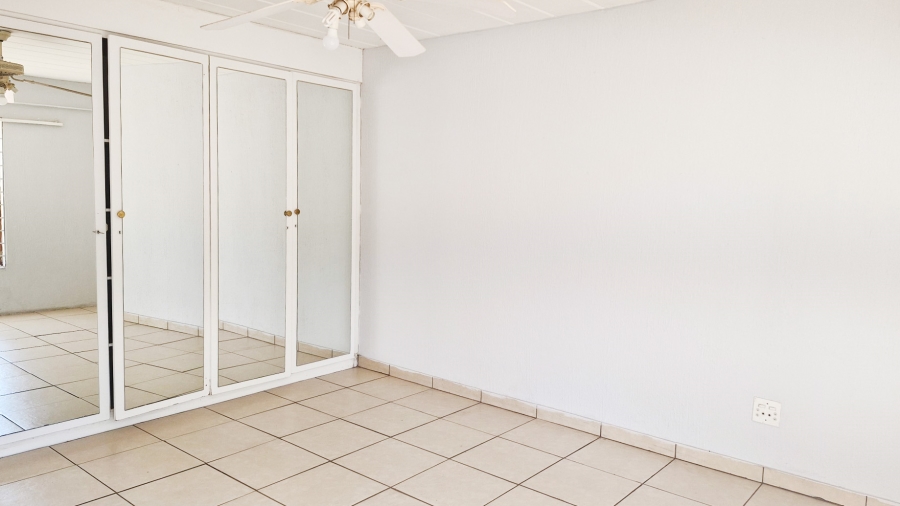 2 Bedroom Property for Sale in Kew Gauteng