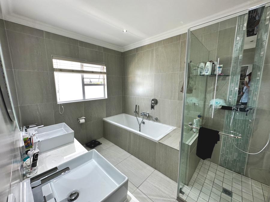 3 Bedroom Property for Sale in Beyers Park Gauteng