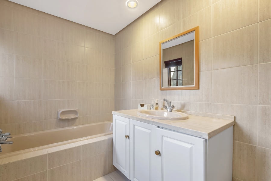 4 Bedroom Property for Sale in Dunkeld Gauteng