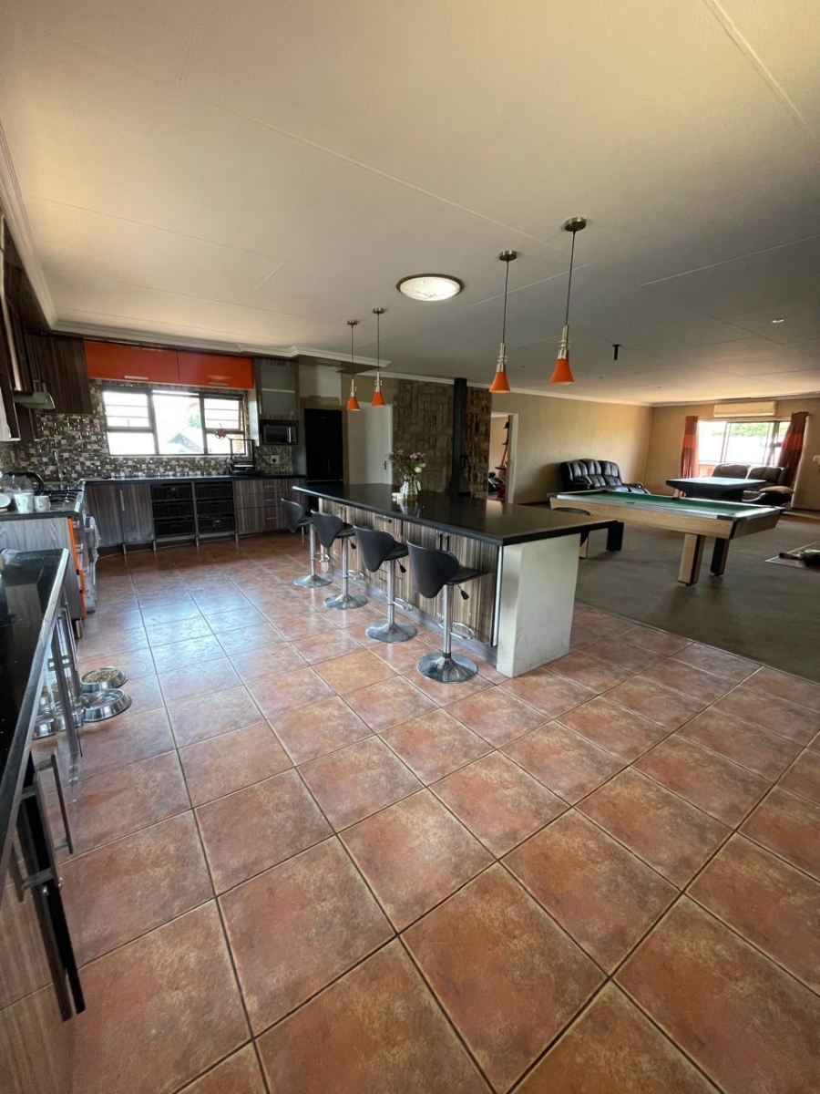8 Bedroom Property for Sale in Golf Park Gauteng