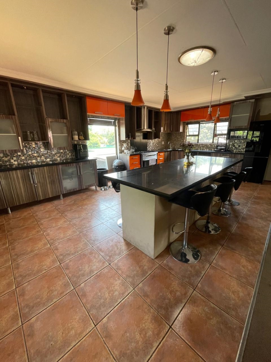 8 Bedroom Property for Sale in Golf Park Gauteng