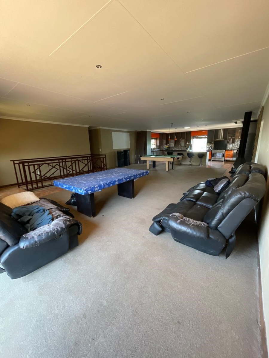 8 Bedroom Property for Sale in Golf Park Gauteng