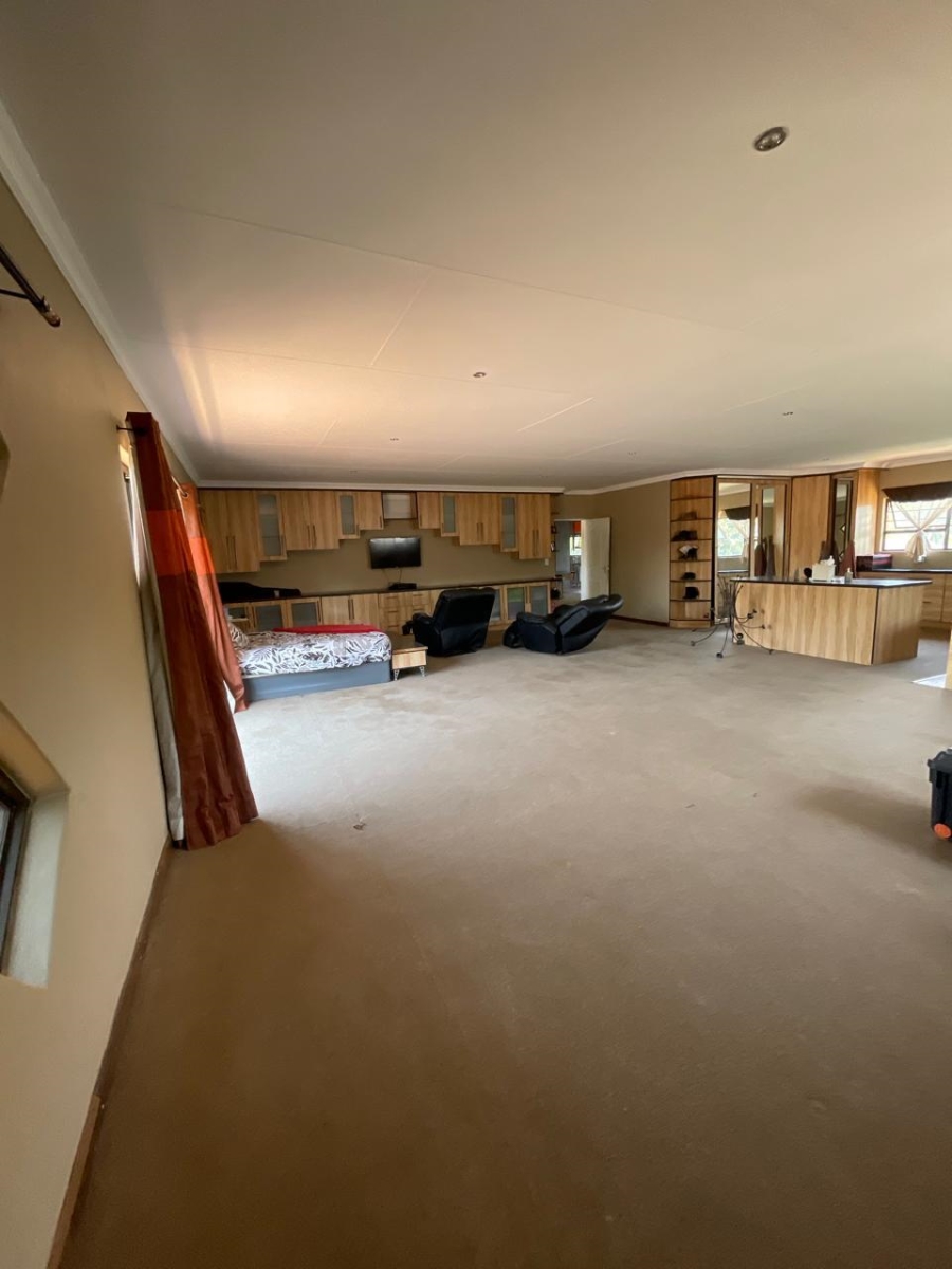 8 Bedroom Property for Sale in Golf Park Gauteng