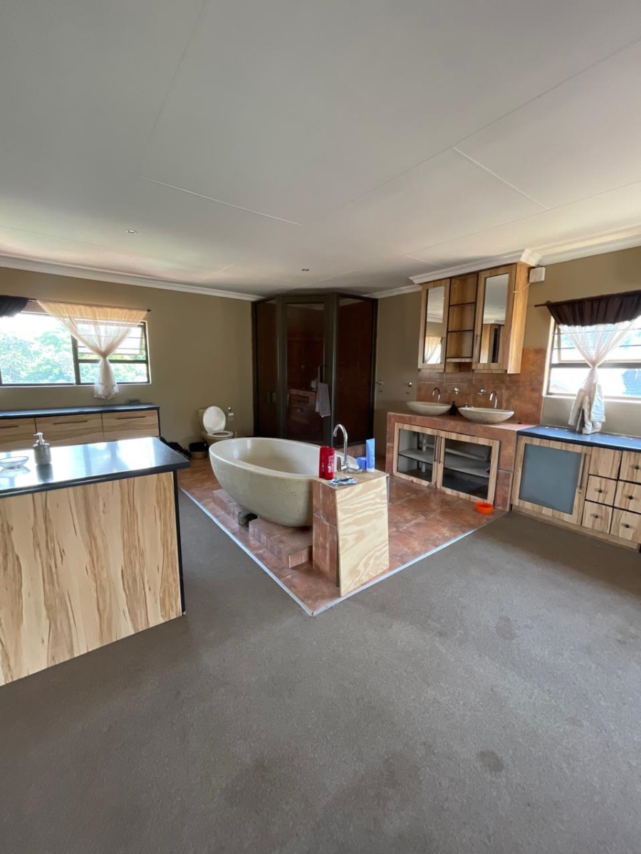 8 Bedroom Property for Sale in Golf Park Gauteng